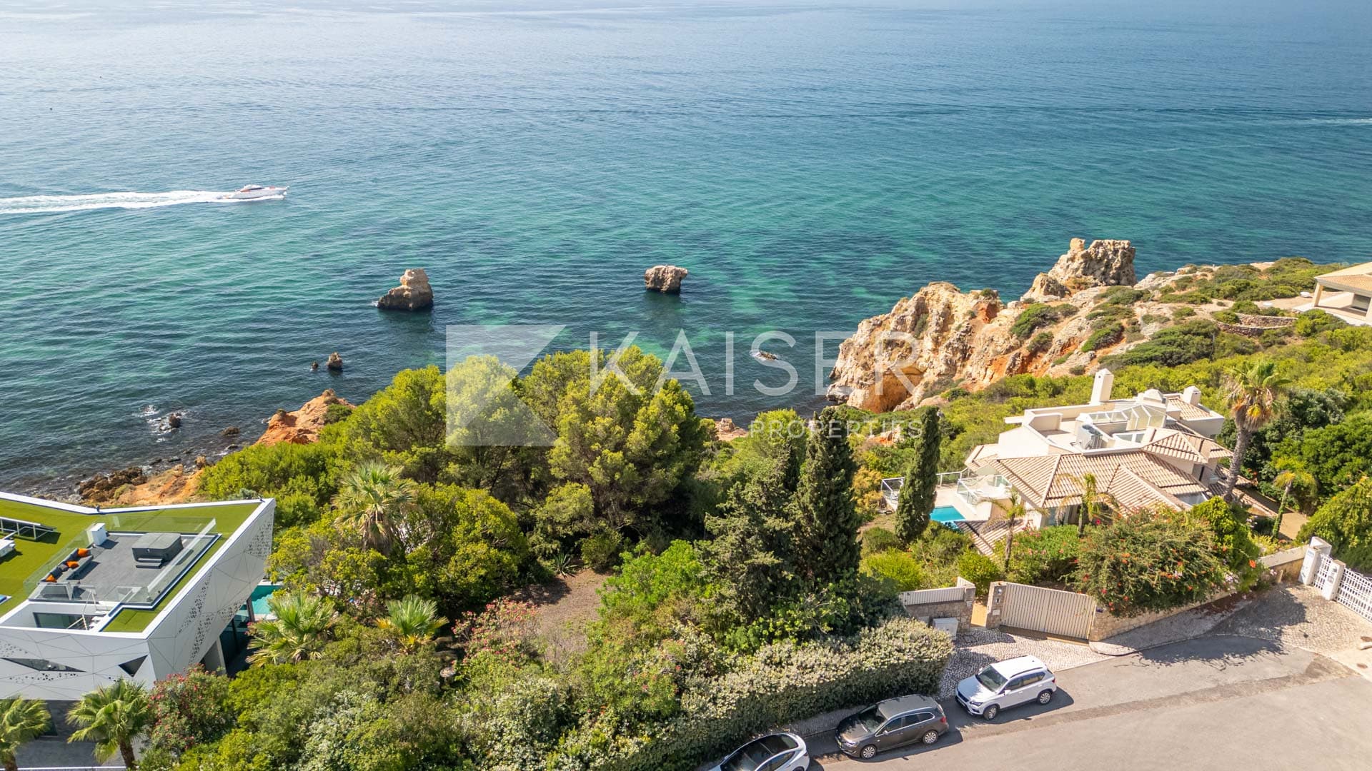 Ocean-front villa plus adjacent building plot