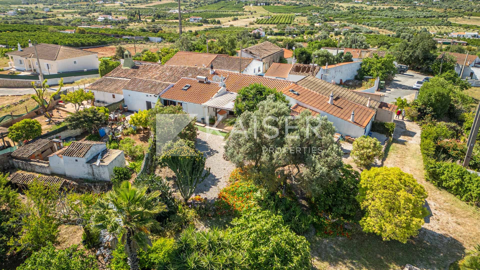 Traditional single-storey retreat, pool and garden
