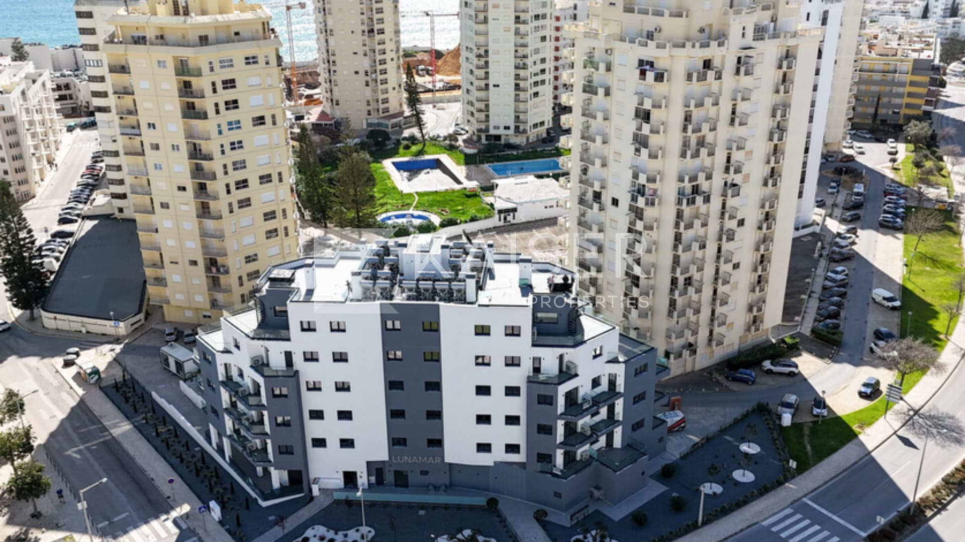 2-bedroom apartment, garage and elevator, town centre
